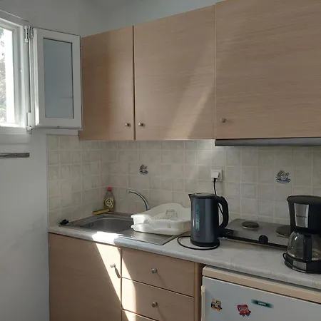 בית נופש Kikis Refurbished A Veranda Dream חריסי אקטי