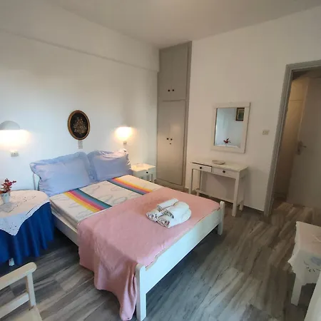 בית נופש Kikis Refurbished A Veranda Dream