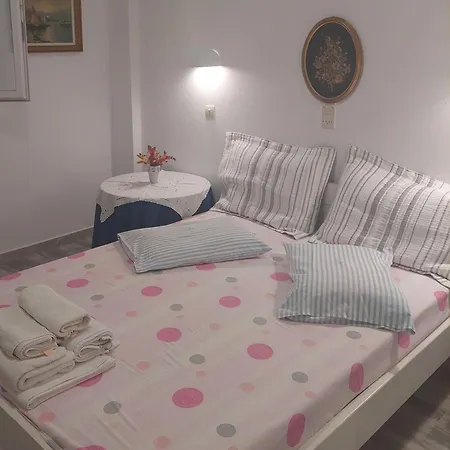 בית נופש Kikis Refurbished A Veranda Dream חריסי אקטי