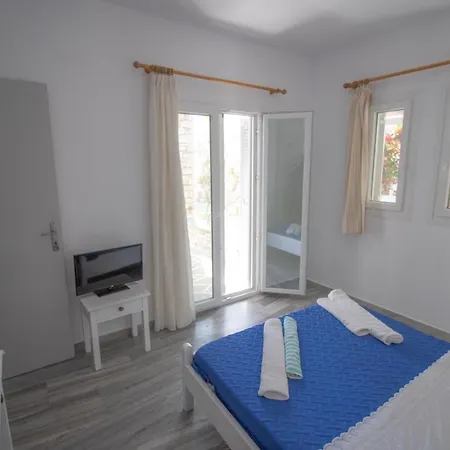 Kiki's Veranda Dream Chrisi Akti (Paros)