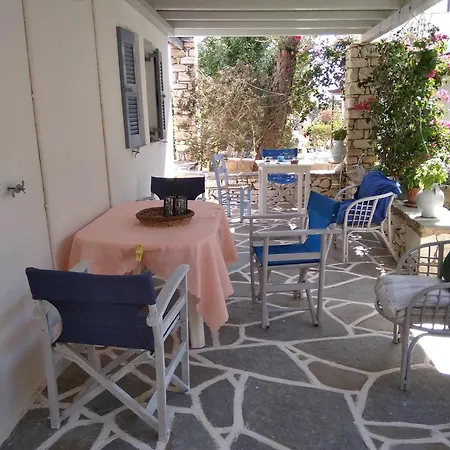 Kiki's Veranda Dream Chrisi Akti (Paros)