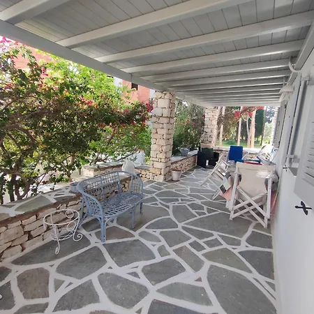 Kiki's Veranda Dream Chrisi Akti (Paros)